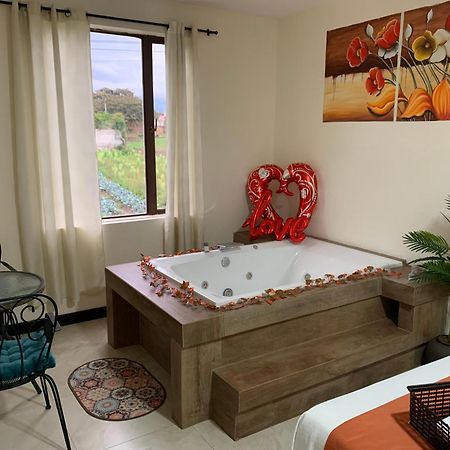 Hotel Las Mercedes Airport-Quito Tababela Εξωτερικό φωτογραφία