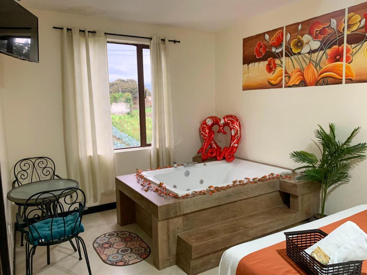 Hotel Las Mercedes Airport-Quito Tababela Εξωτερικό φωτογραφία